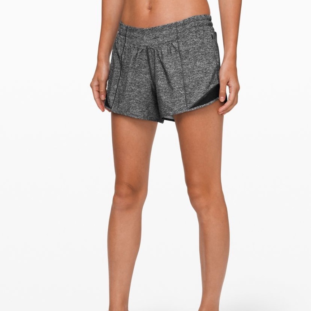 Lululemon Hotty Hot Short Lined 4” Sz 6 *LIKE NEW*